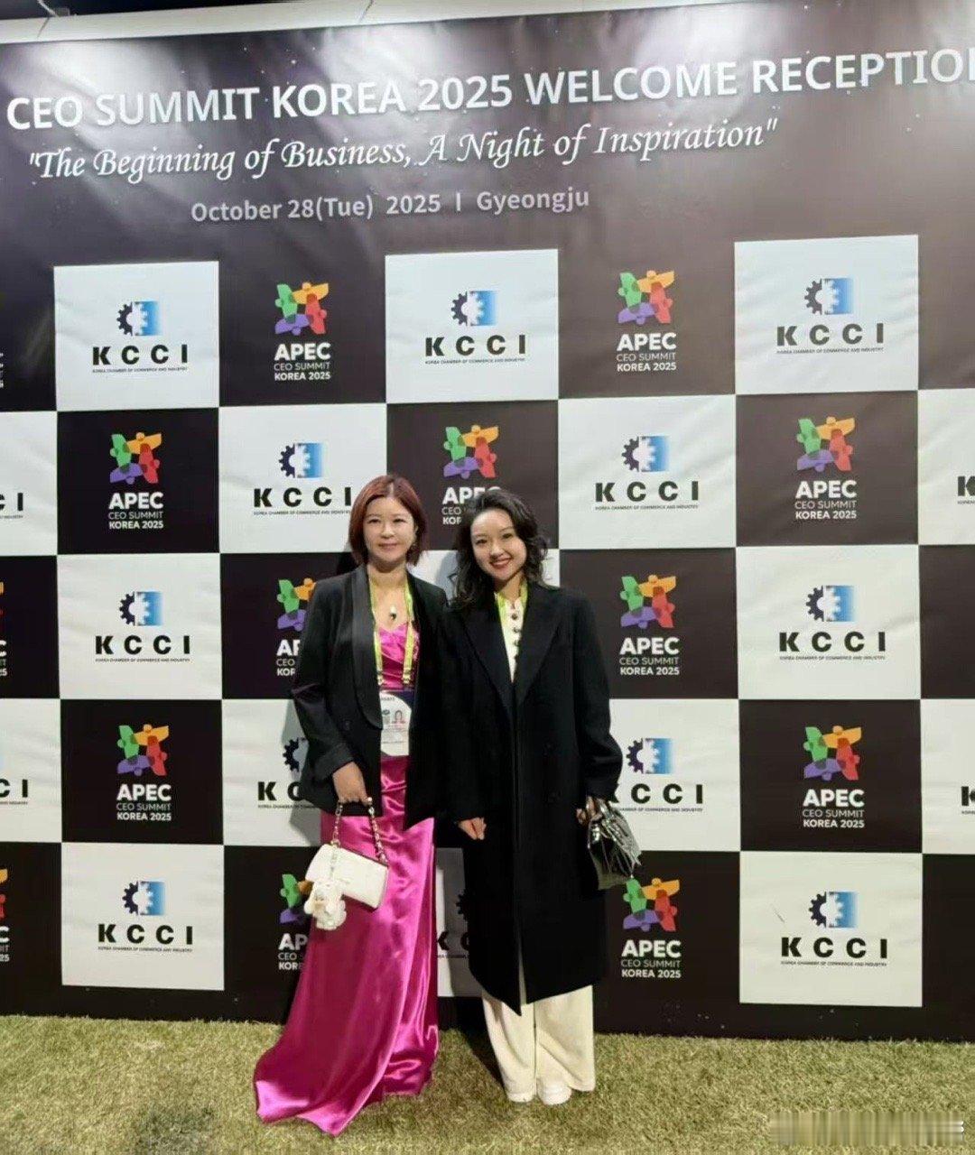 韩国偶遇杜华杜华在韩国某论坛发表演讲，思路清晰、气场强大！从偶像经纪到全球化布