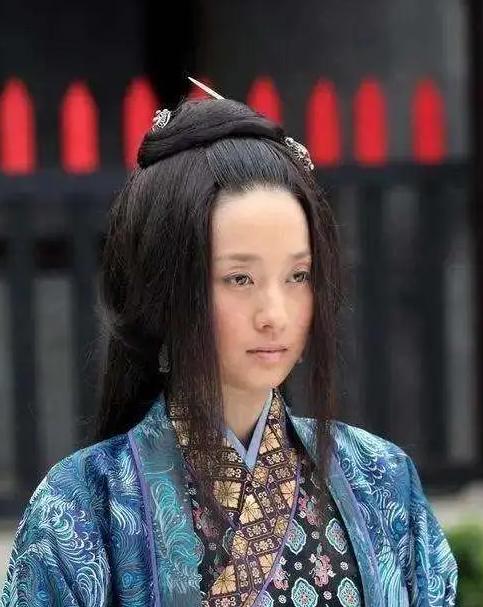 1634年，李自成的部将高杰，趁四下没人，将美艳动人邢夫人拉到一边，慌慌张张地说