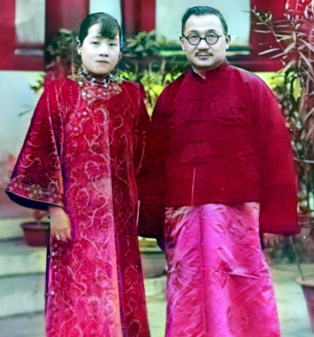 1914年，宋霭龄与孔祥熙完婚，洞房花烛夜，一伙人儿前来闹洞房，有人趁乱扯下她的