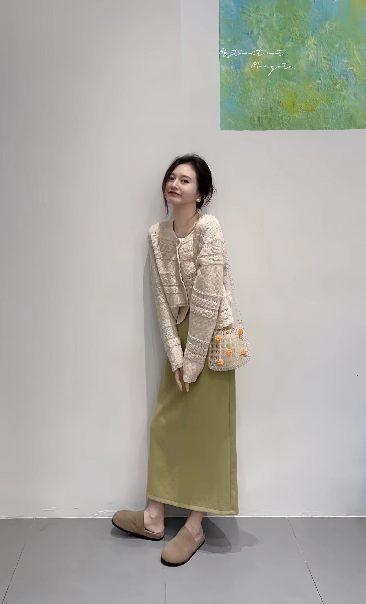今日穿搭 韩系穿搭  早秋冷冽又随性的气质穿搭 通勤穿搭万能配色公式 欧韩穿搭