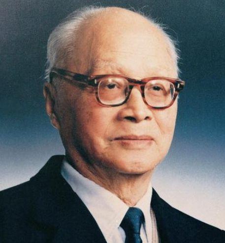 1960年，苏联违约，召回了在华科学家。临走时，一苏联专家悄悄告诫核研所：“你们
