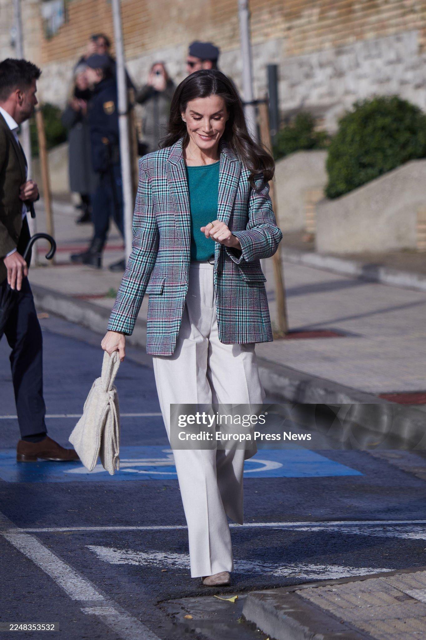 11.25西班牙王后莱蒂齐亚出席影坛大佬亚历杭德罗·阿梅纳瓦尔致敬活动