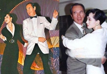 1987年，在慈善晚会后台，张国荣突然听到有人哭的很伤心，一看竟是25岁的利智，
