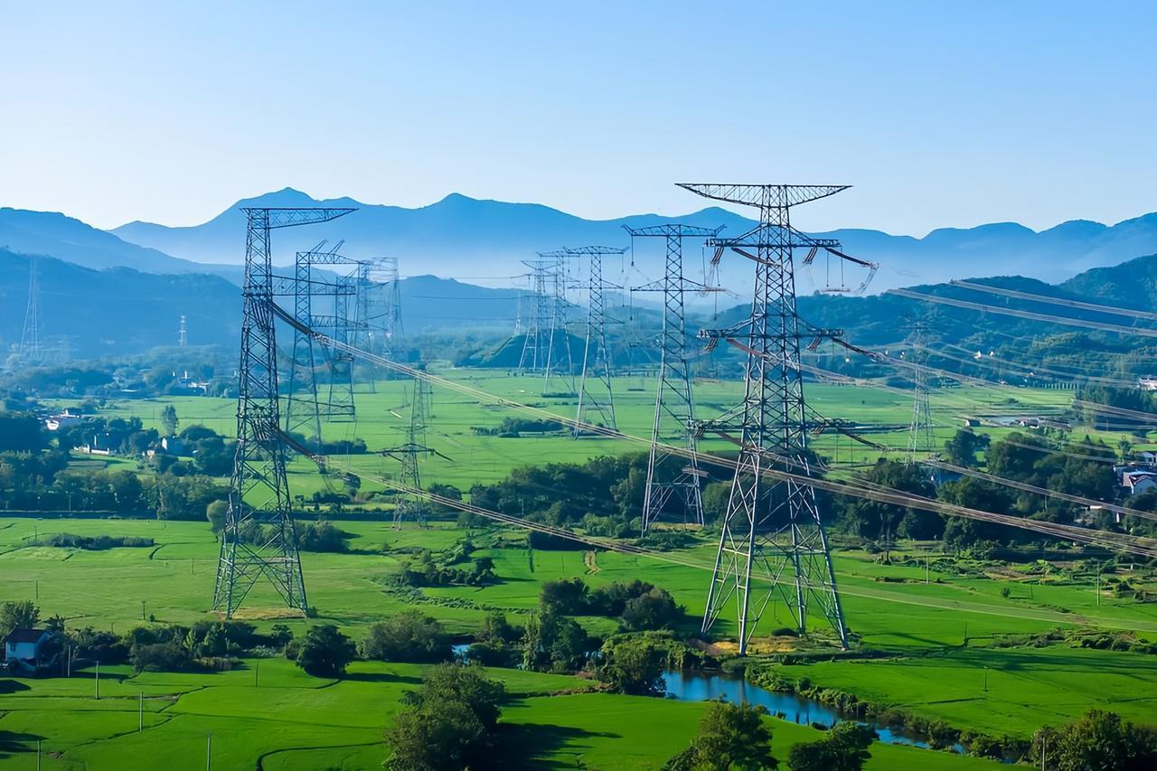 关于中国何时能在人均发电量上赶超美国或韩国的问题，我们可以从2010年到2023