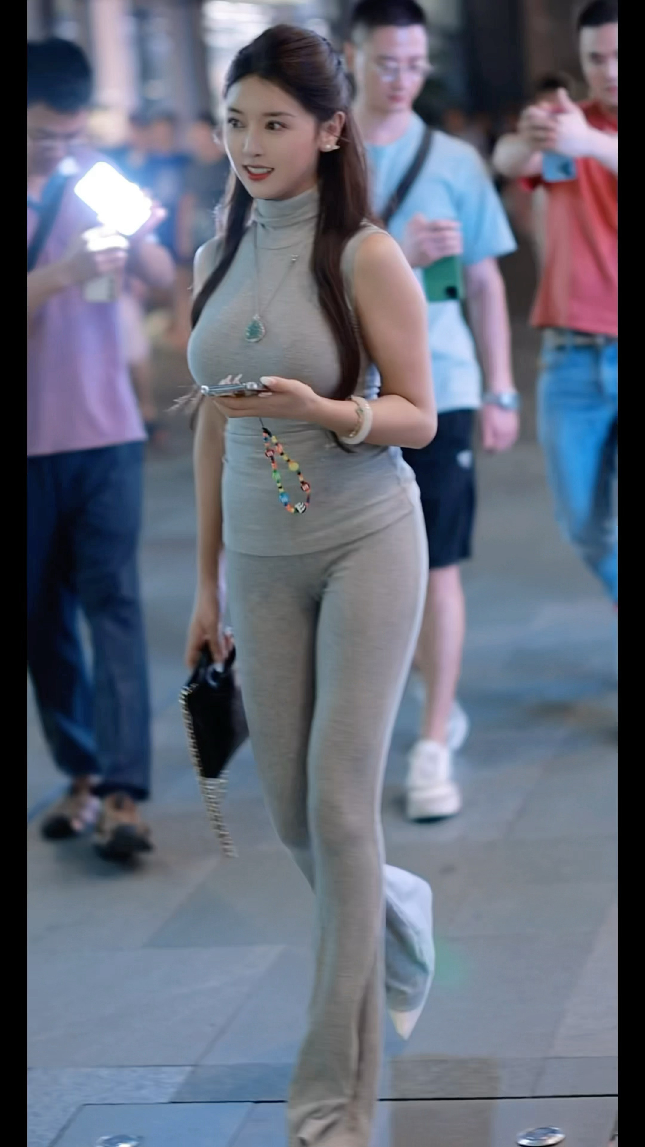 【成都街拍】周五，宝贝们早安！丨摄影拍照每日穿搭