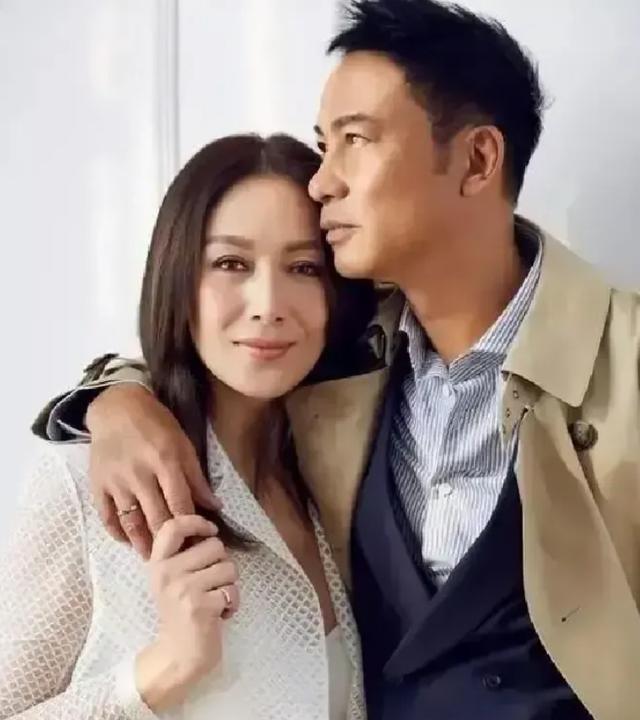 任达华当年铁了心丁克，和琦琦潇洒满世界飞，结果2006年琦琦意外怀孕，他当场怂了