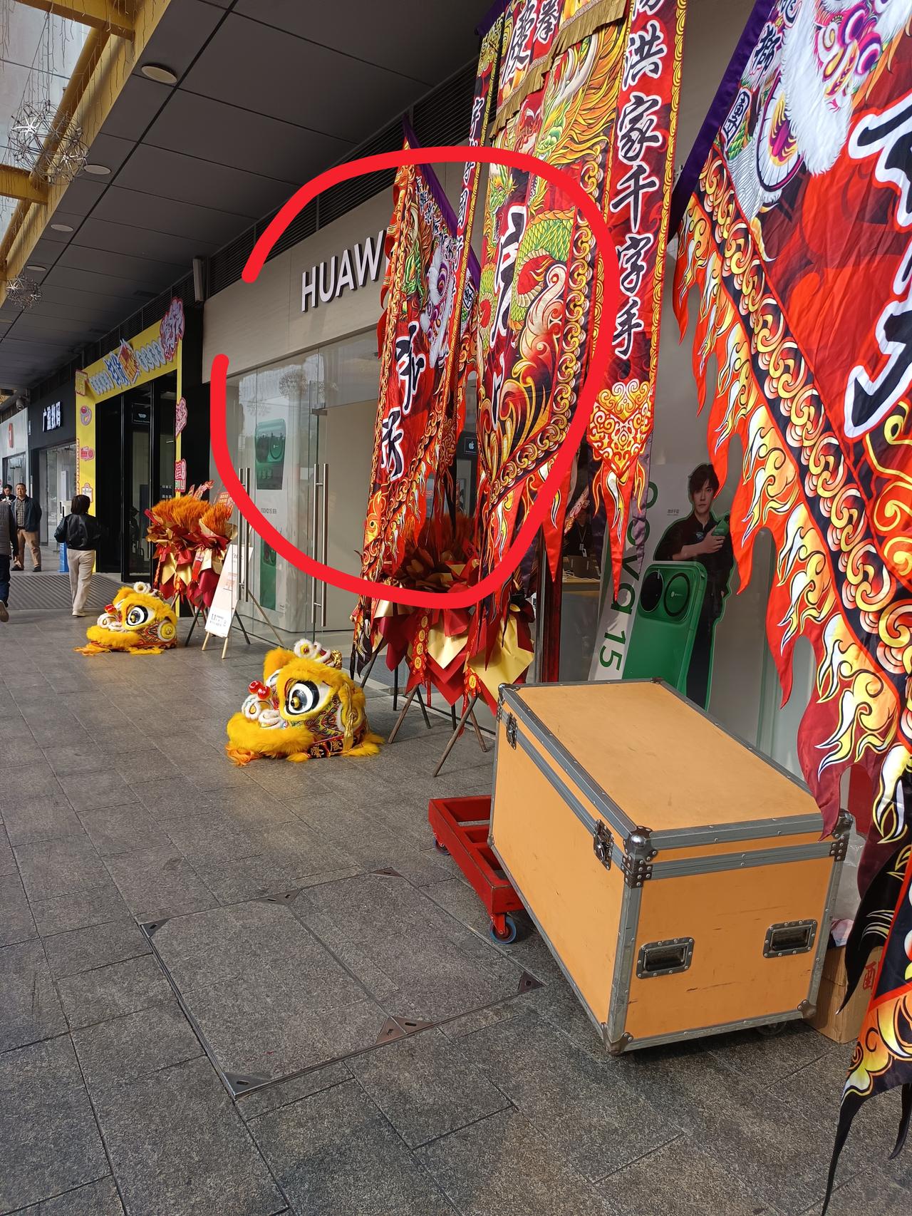 有件事我不知道怎么说才好我发现一个很严重的问题你敢相信吗？每一间店铺都