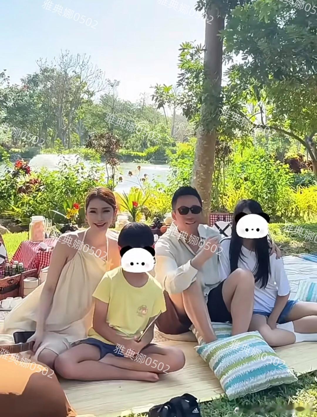 巴厘岛偶遇汪小菲一家四口在海滩野餐，马筱梅美颜开大了脸都变形了都不她了。小玥儿姐