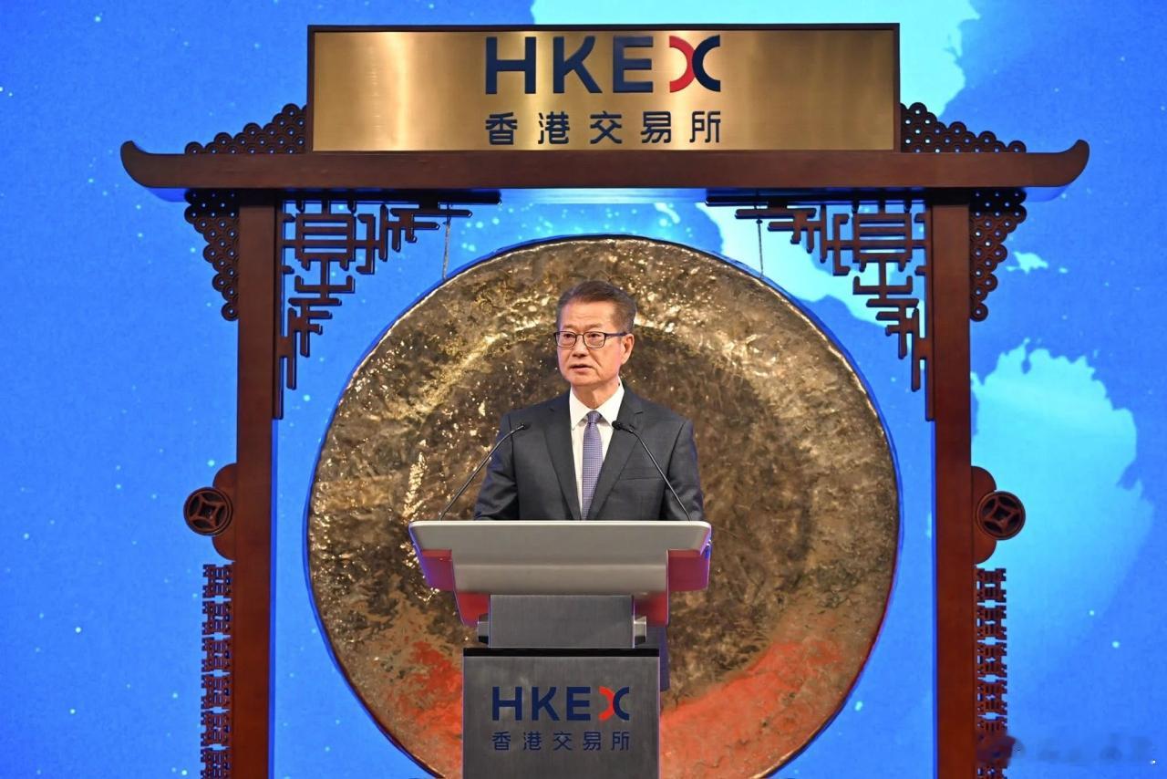 5月20日，宁德时代顺利在港交所敲钟。这场募资盛宴，从规模上称得上近年来之最。从