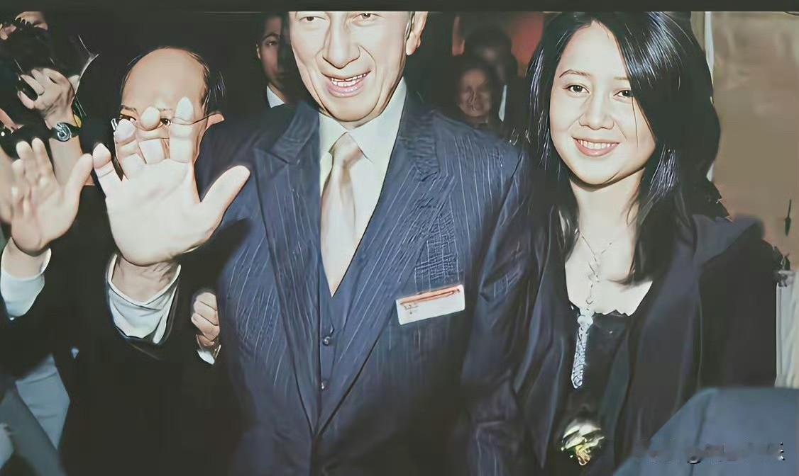 天啊！何猷君的妈妈年轻时候居然这么美，绝代芳华啊！