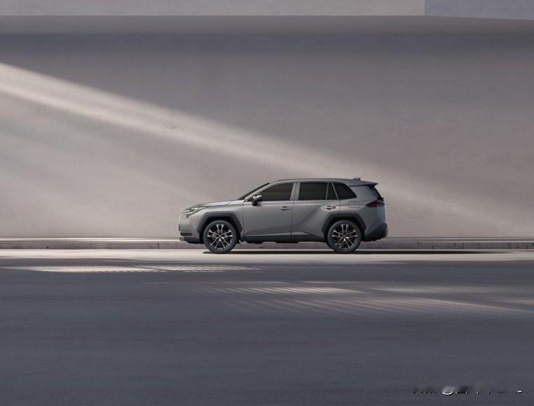 全球公认最好的发动机前三名:第三名:奔驰，故障率0.83%第二名:丰田，故