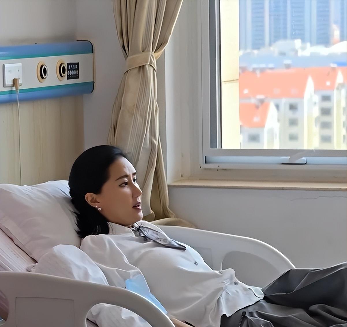 香港艳星官宣怀孕！43岁二婚嫁内地农村郎，打扮性感干农活张暖雅这位曾凭借《一路