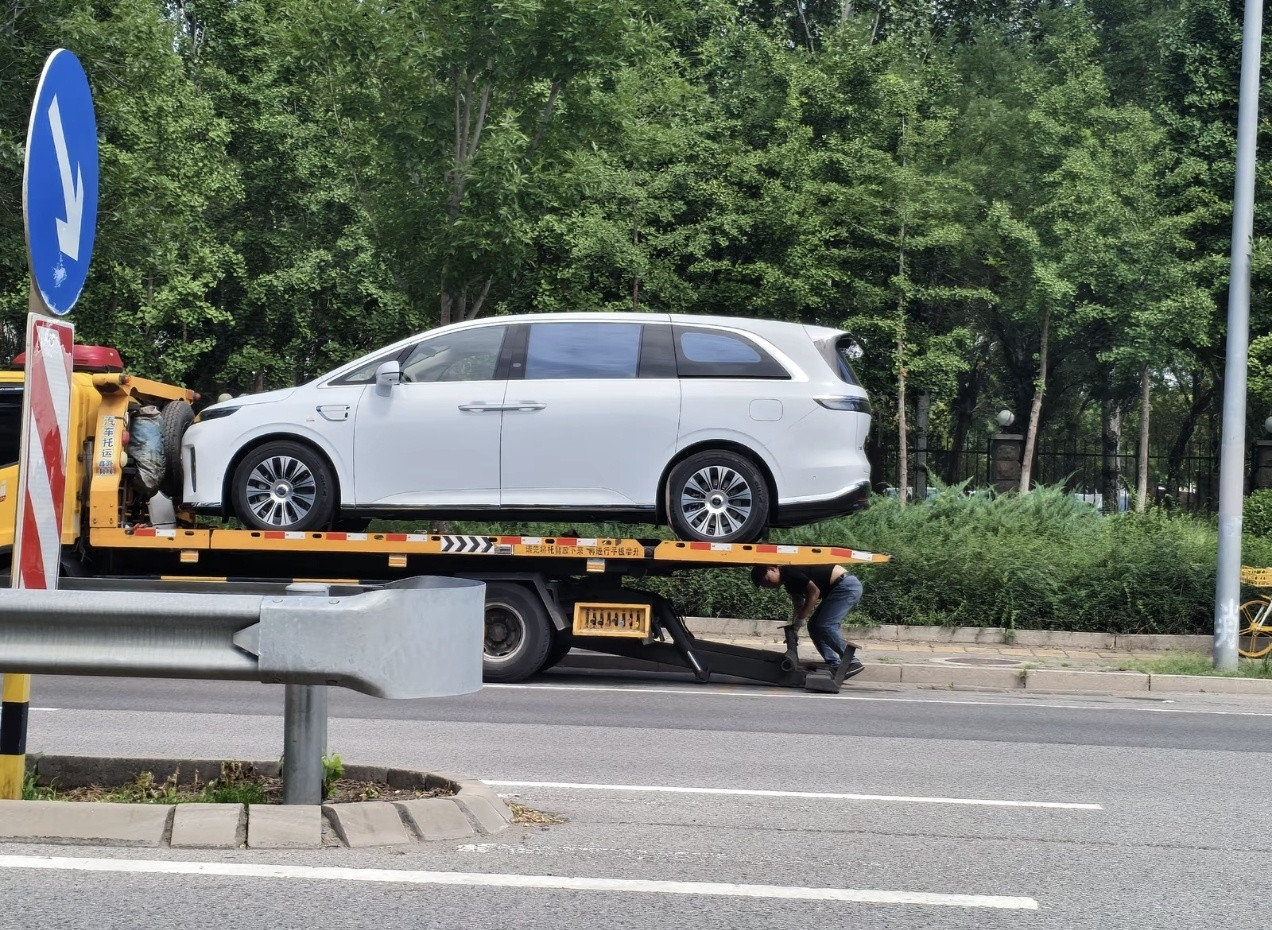 从这两张图上，大家就可以看出我之前说的，四款MPV不同的设计理念吧？其实MPV和