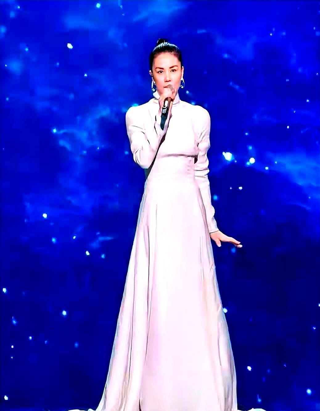 张柏芝一晚没睡，你猜她干了什么？王菲一开口，半个娱乐圈安静了。张柏芝澳洲超