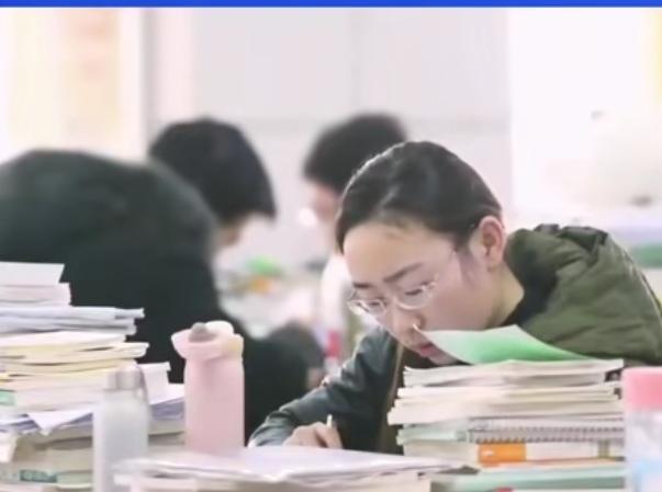 能供出研究生的家庭，父母都避开了教育误区身边不少家庭陆续培养出研究生，细