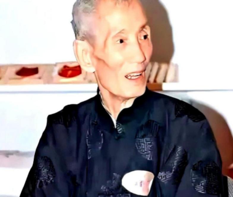 香港有个叫陈朗的风水师，2003年他最后的日子里，病房里挤满了人，都是身价过亿的