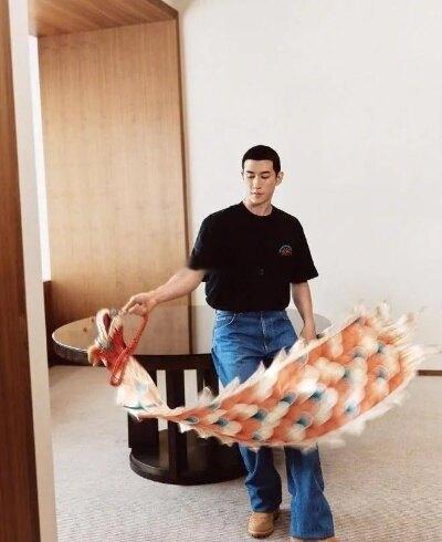 李治廷官宣当爸李治廷发文官宣升级当爸爸啦🎉晒出宝宝小手照片，分享迎来新生命的喜