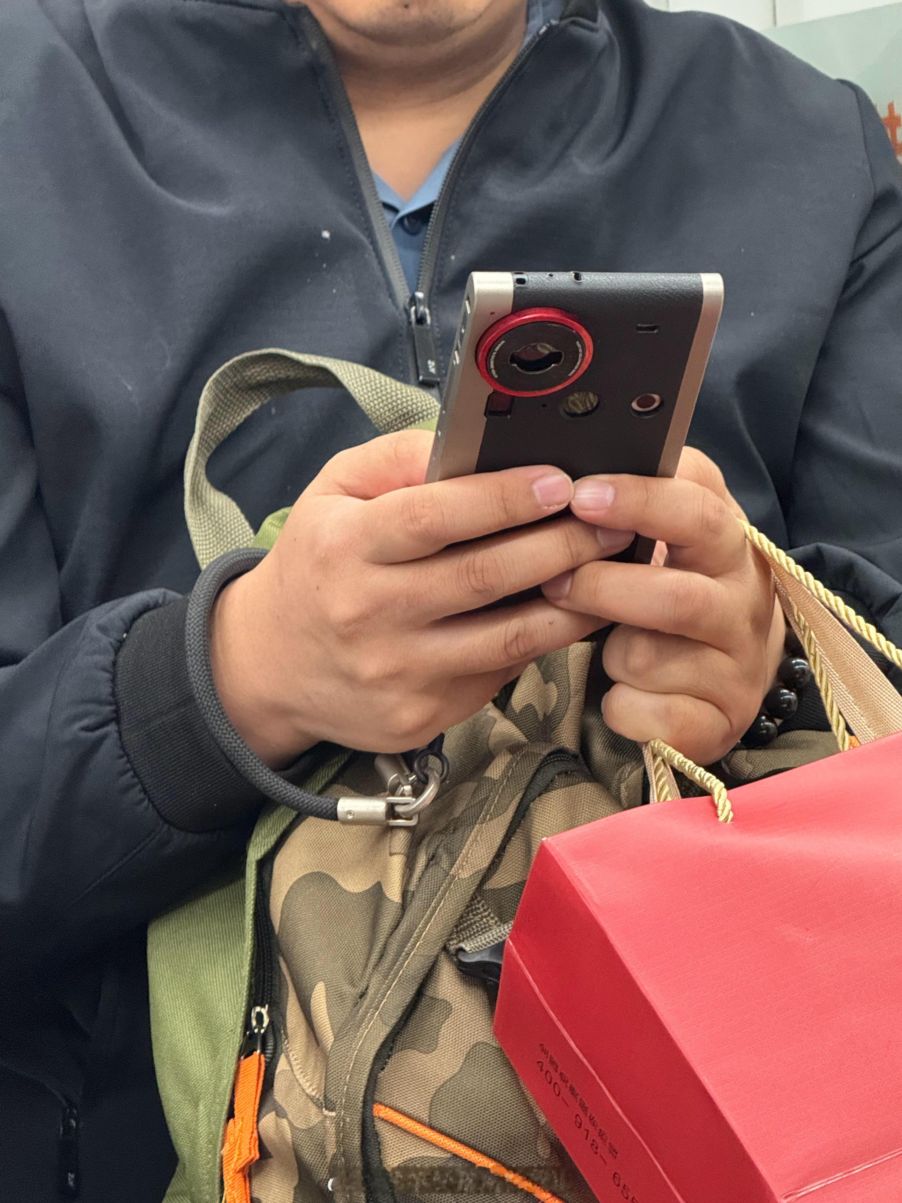 这个是什么牌子的手机？​​​