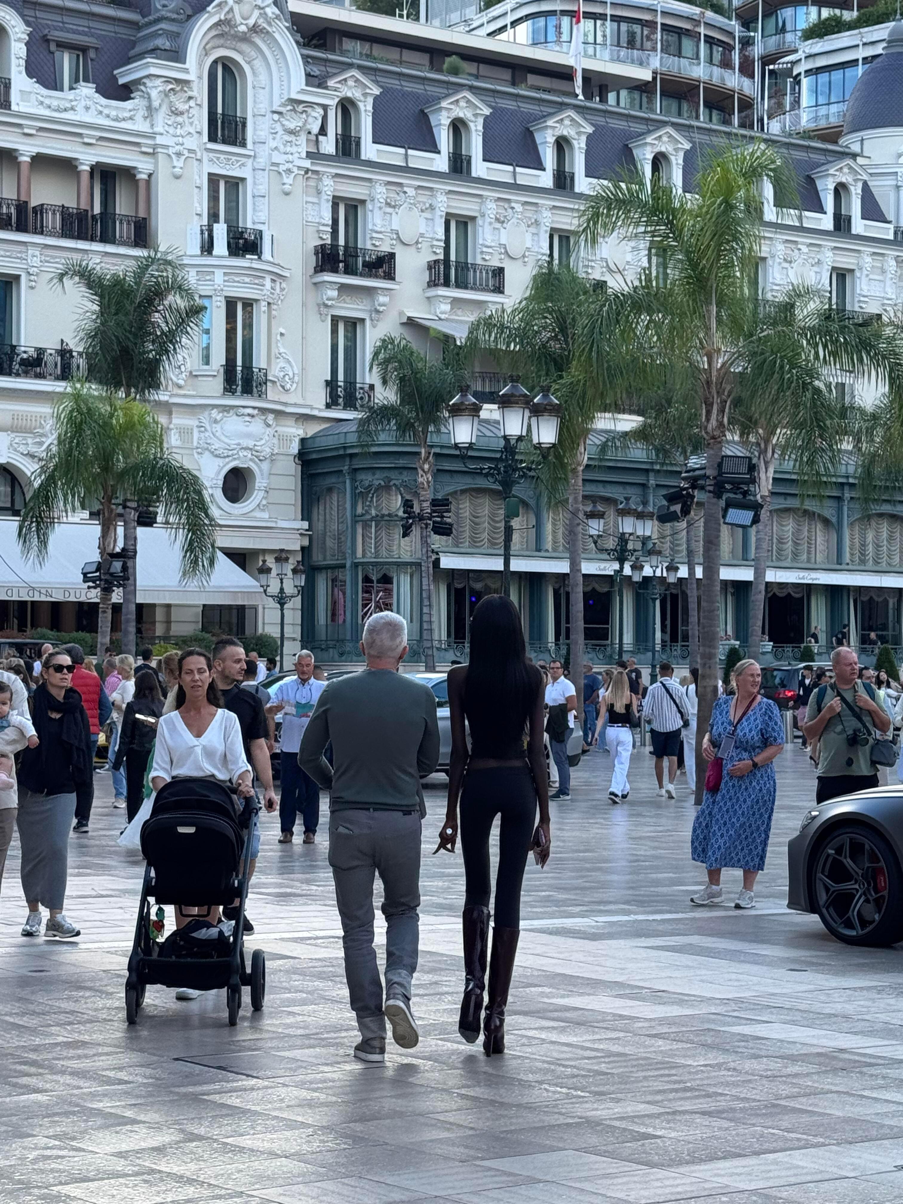 这是人类该有的身材吗请问？