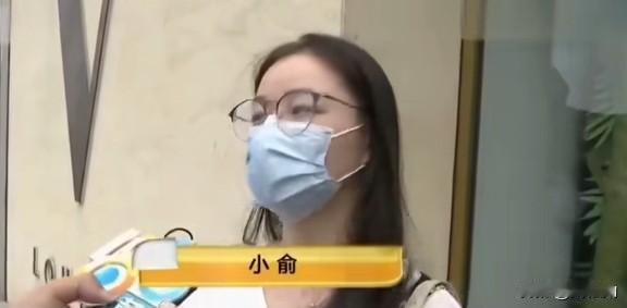 三位小姐姐闲来无事相约奔赴KTV放松消遣，想着热闹一把便兴致勃勃点了男模相伴，整