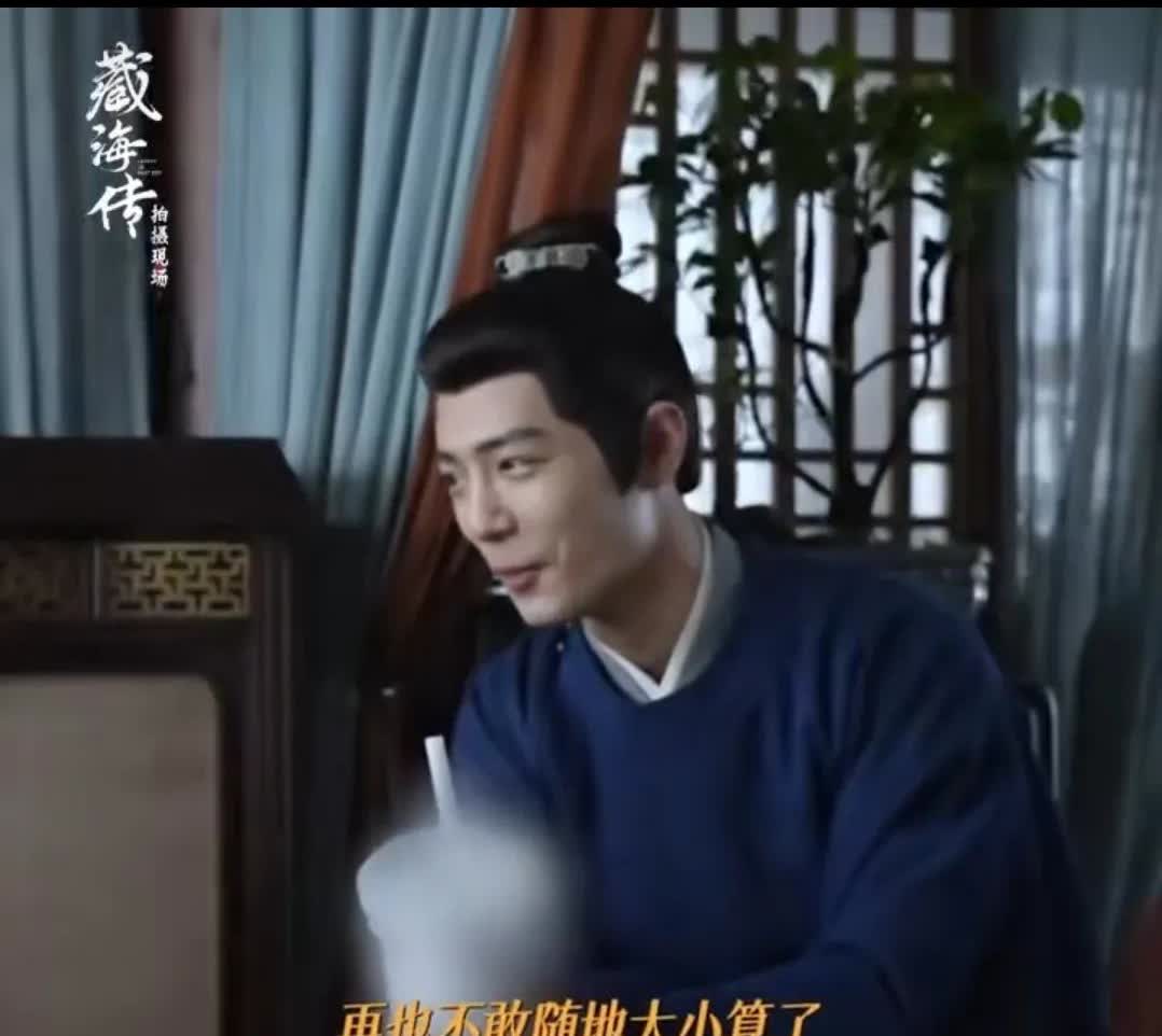 救命！肖战这波“年龄差杀疯了”！面对张婧仪，他笑着调侃：“你上初中时我大二，大二