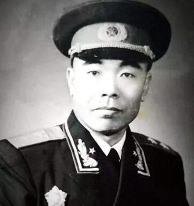 1948年10月7日，郑洞国来到指挥所督战，60军军长曾泽生说：“官兵没有粮吃，
