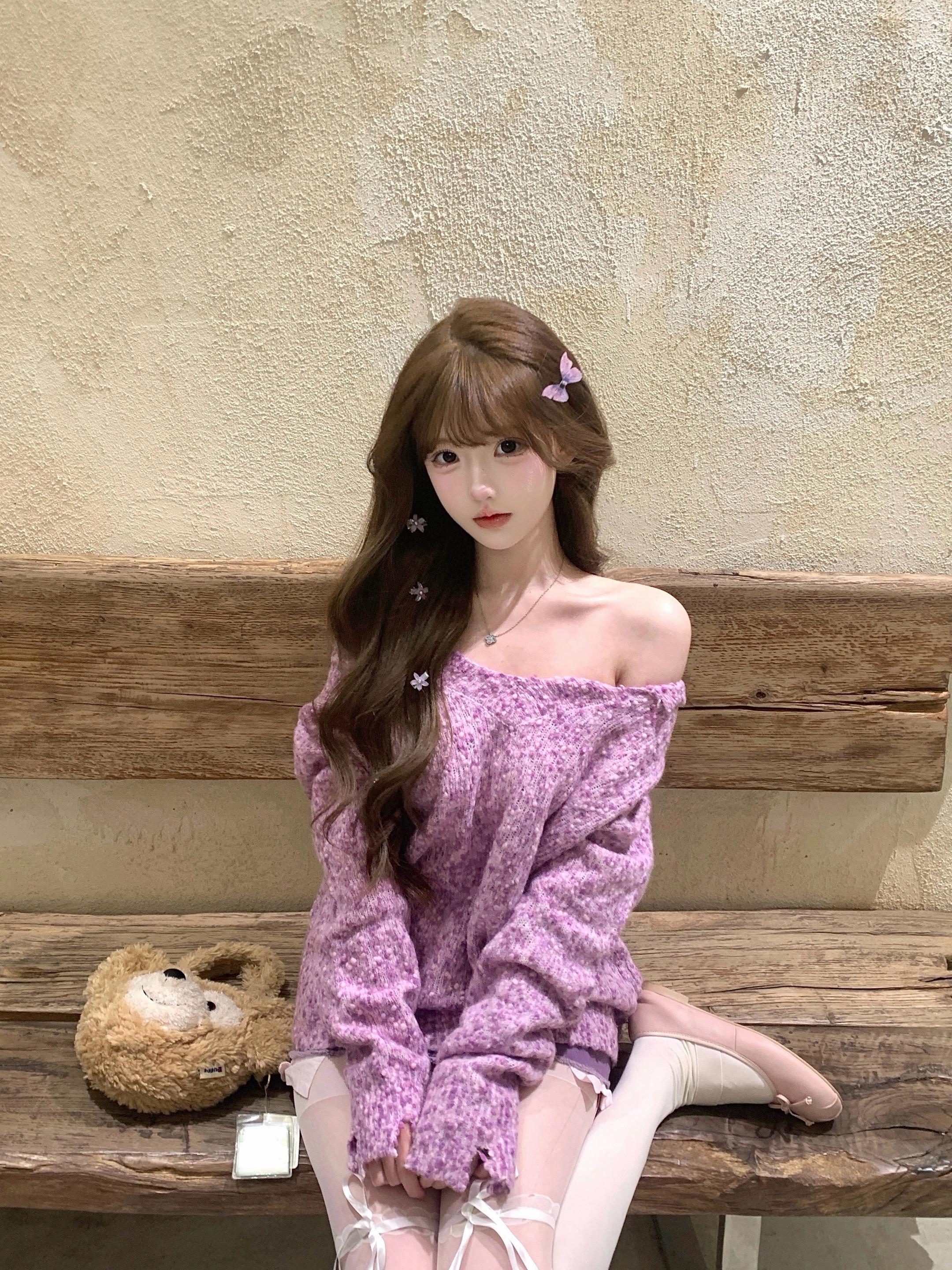 我期待着某一天 你会发长长的文字 告诉我断联的这些日子里你很想我 算了...