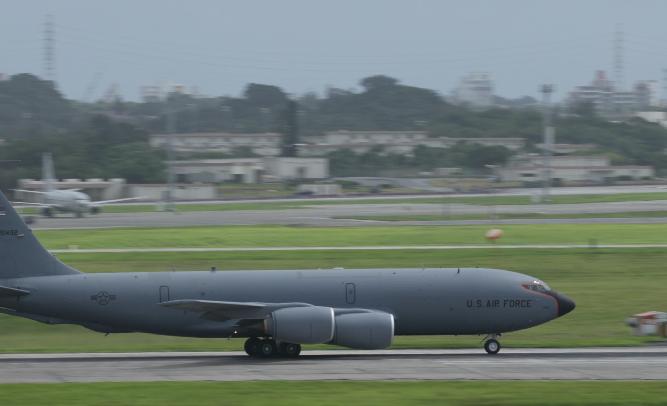 波斯湾突发空中险情，美军战机密集求救2026年5月5日的波斯湾空域，出现了近