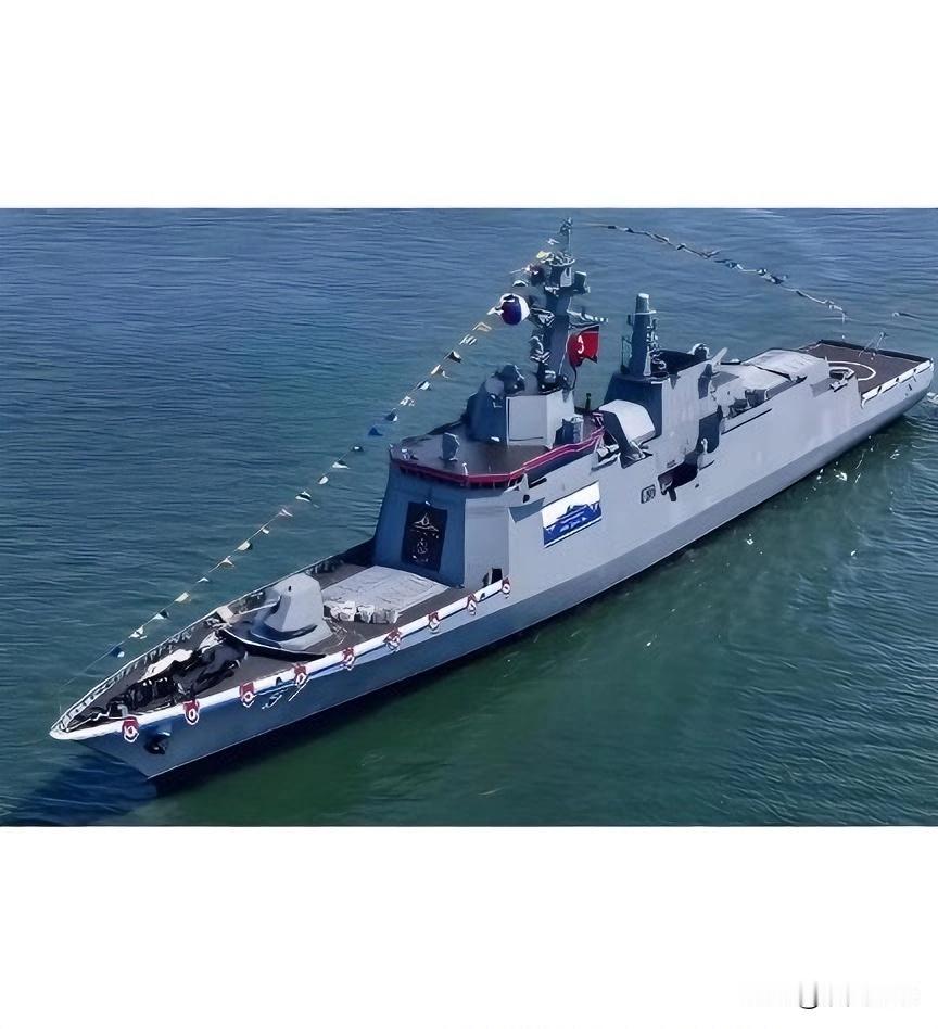 军迷社区——朝鲜新型驱逐舰崔贤级该舰满载排水量约5000-5500吨，被称为朝