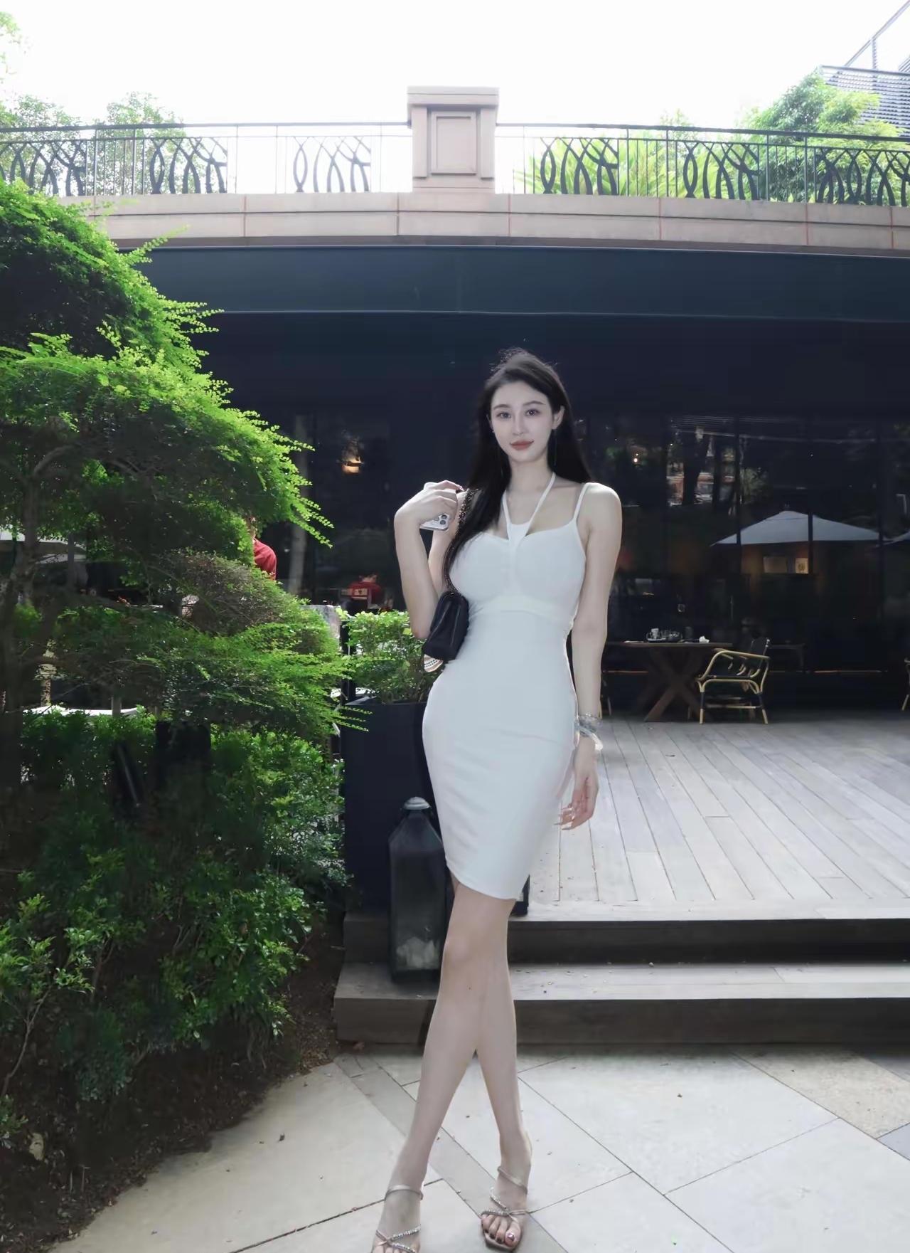秦雪的腿是真长，在演员里应该是独一档的存在。