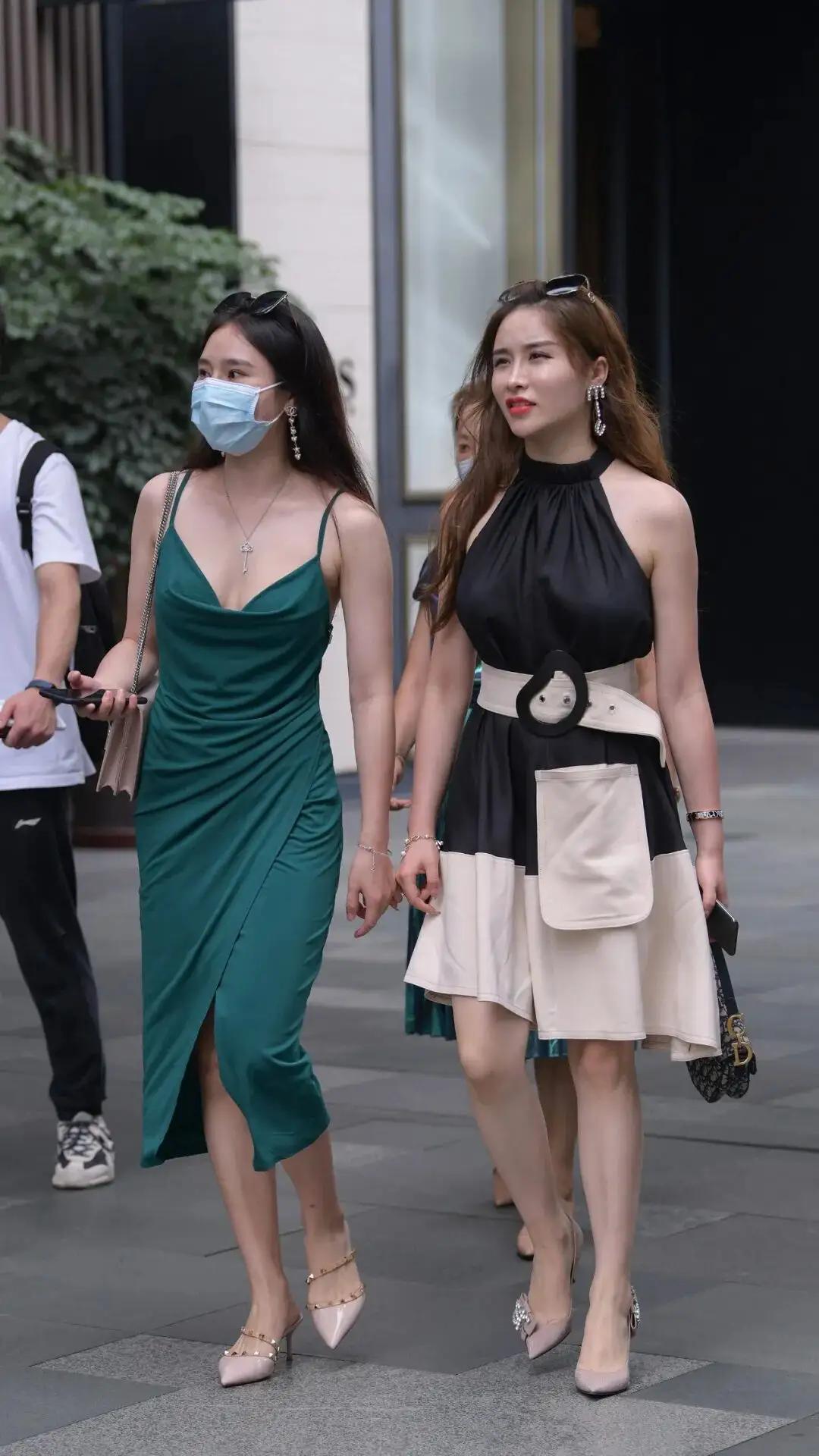 哪一个更好看？哪一个更懂得搭配衣服？