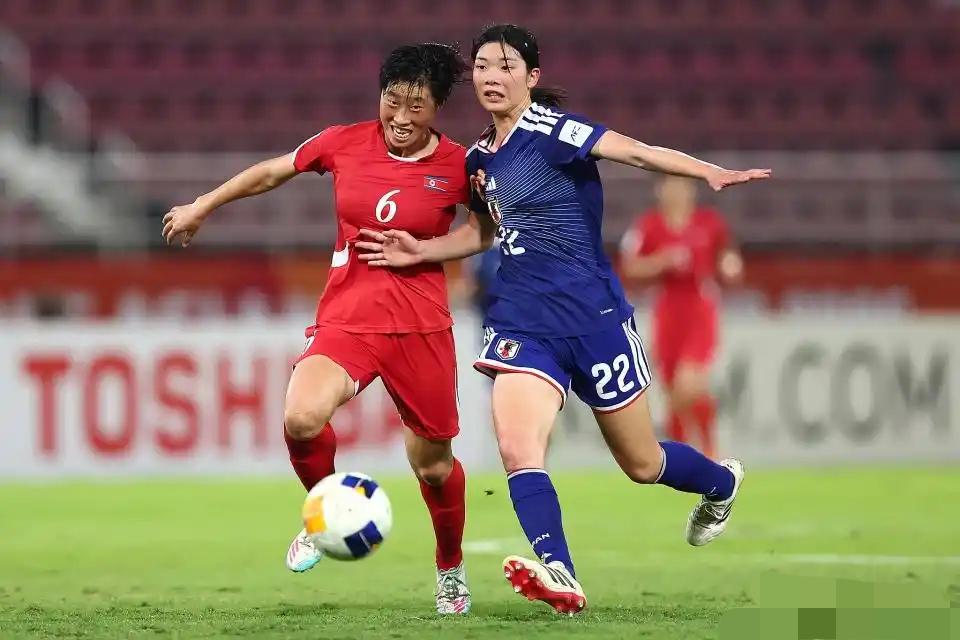 U20女足亚洲杯，朝鲜队与日本队争夺冠军🏆朝鲜队打出了气球并势，一度压着日本