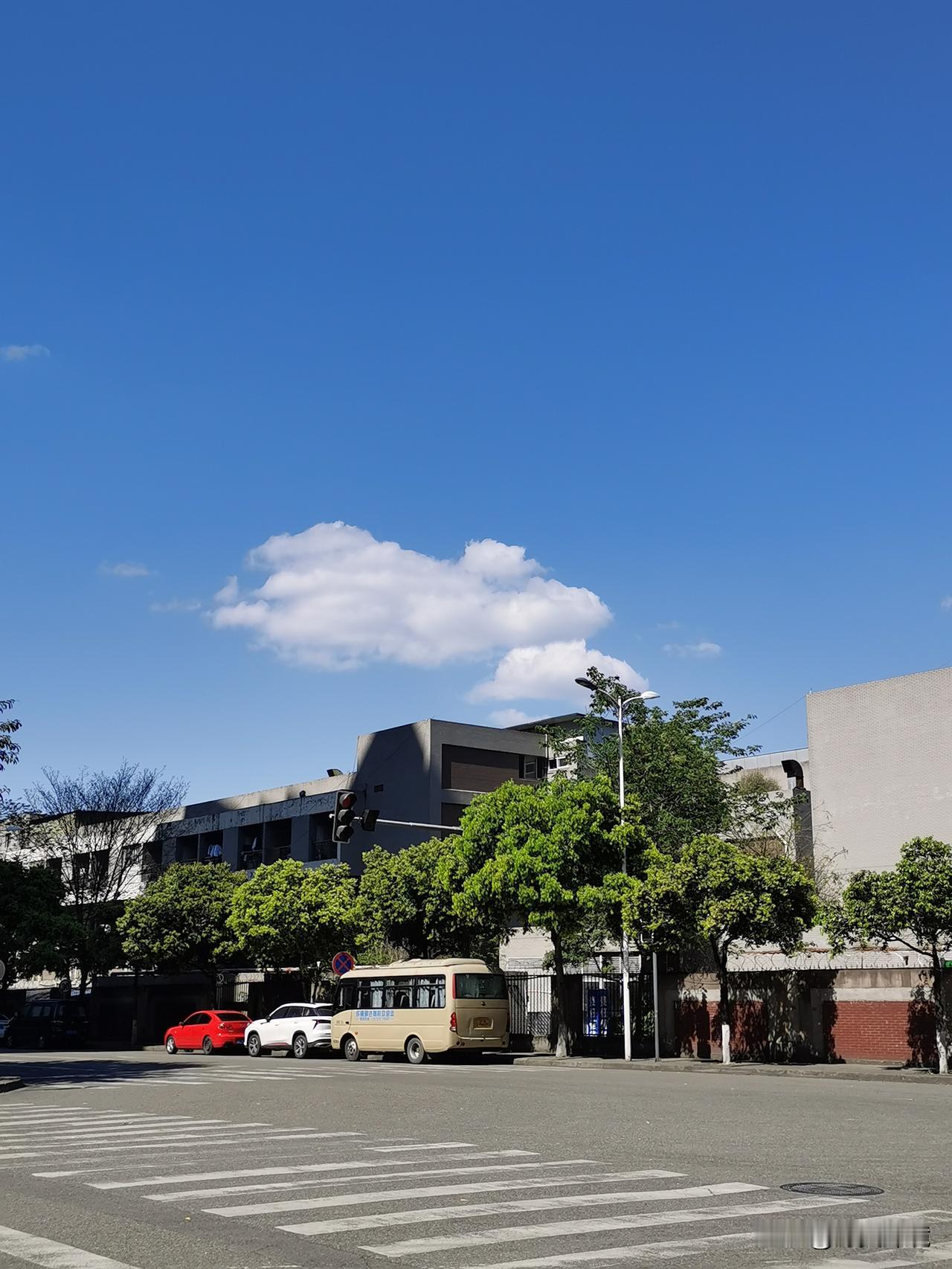 趣说天府街道提及天府，成都天府国际机场可谓声名远扬，人尽皆知。不过，我要