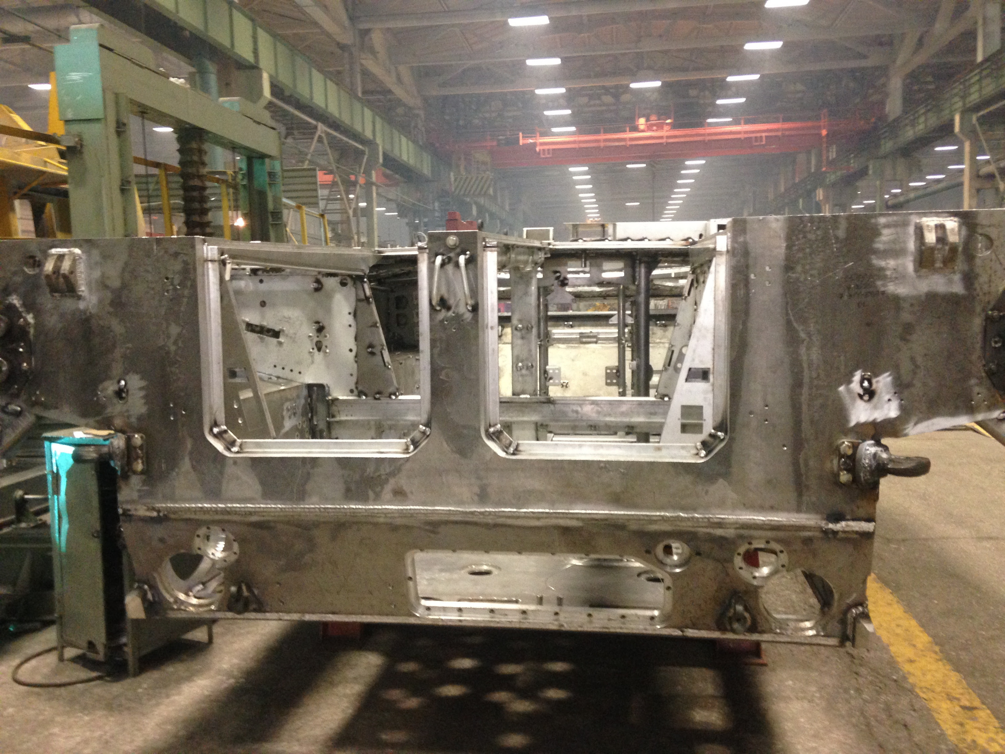 BMP3的车体和炮塔采用АБТ-102铝合金制成（以前以为是钢板制成），炮塔正面