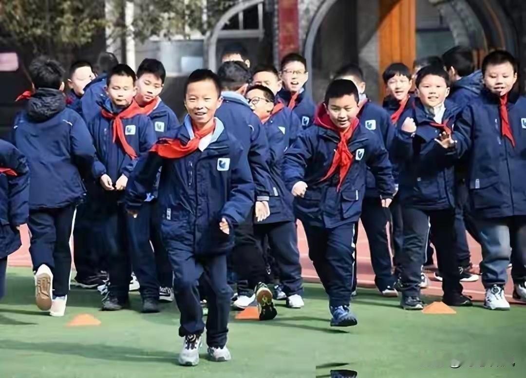 新生儿要是跌破700万！三年之后，国内将要关掉多少幼儿园？很多人只把它当成