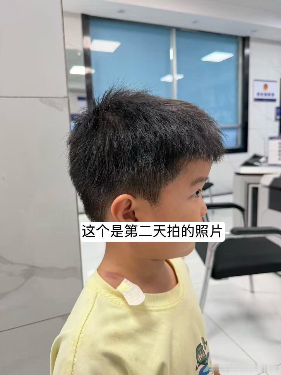 幸好没有道歉[扁嘴]被指控摸臀男童父亲发声​​​​