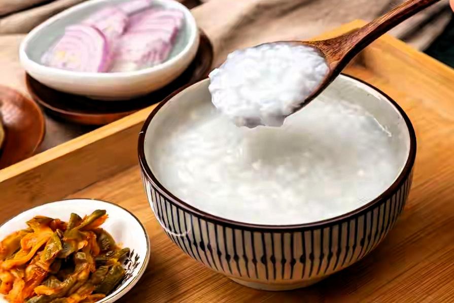 你知道吗，怎样喝粥更降糖？别让白米粥变成血糖“蹦极机”！淀粉糊化，升糖快