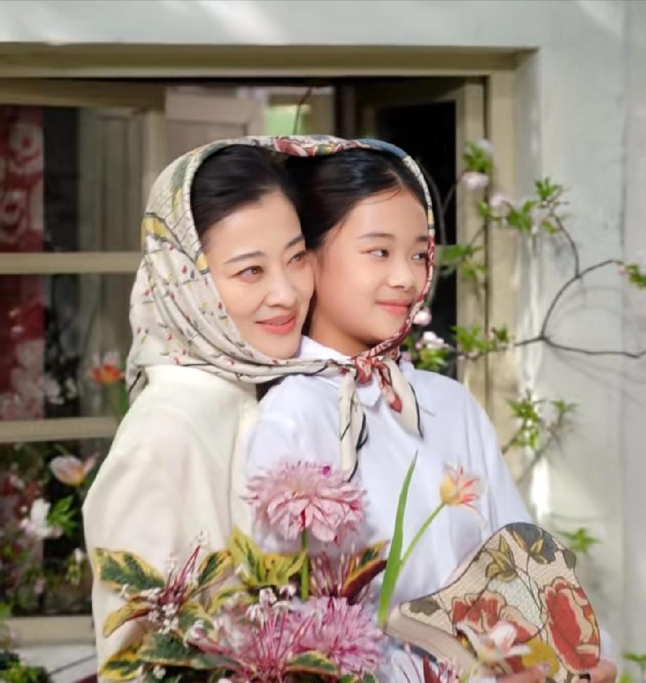 梅婷：朵朵，知道你为啥叫曾慕梅吗？ 曾代表爸爸，梅代表妈妈，慕则藏着爱慕的意