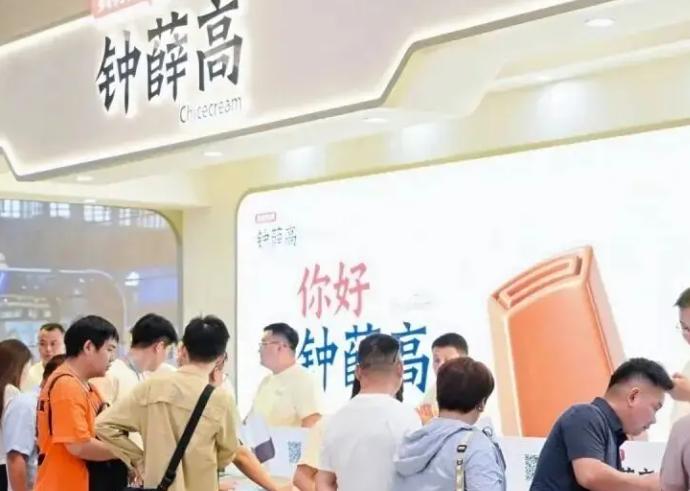 野人先生这回是真踢到铁板了。罗永浩9月12日一条微博，把这家开1700多家门
