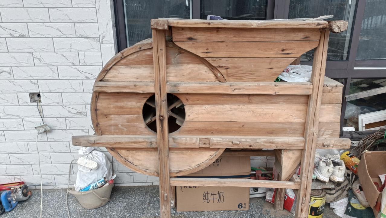 何老院士谈一个老故事，我来谈一个老物件。何老院士曾经以勾践伐吴的故事为引子，谈