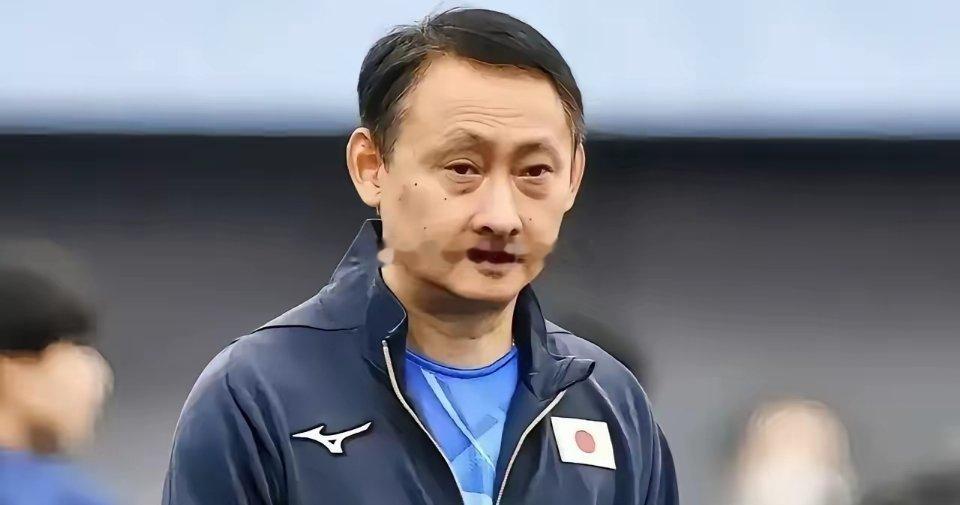 张本宇太失望了，女儿张本美和2-4输给了国乒王艺迪想不到父女两个还沉浸在横滨冠军