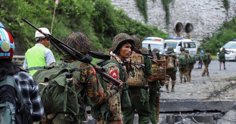 泰国跟柬埔寨在边境干仗，打着打着，发现不对劲。对面那炮，怎么跟我们家的一模？