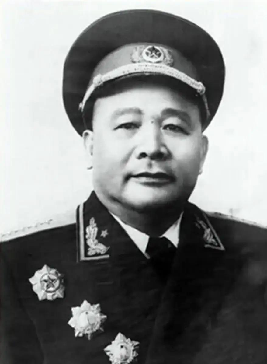 1937年，徐海东率部伏击了日军20多辆卡车，在清点战利品的时候，战士们却愣住了