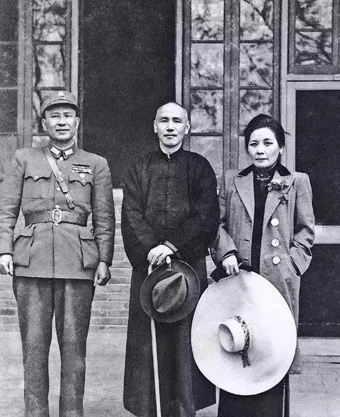 国民党，从建党伊始，就性格鲜明，三个字，就是“没骨头”，一个字，就是“怂”，再送
