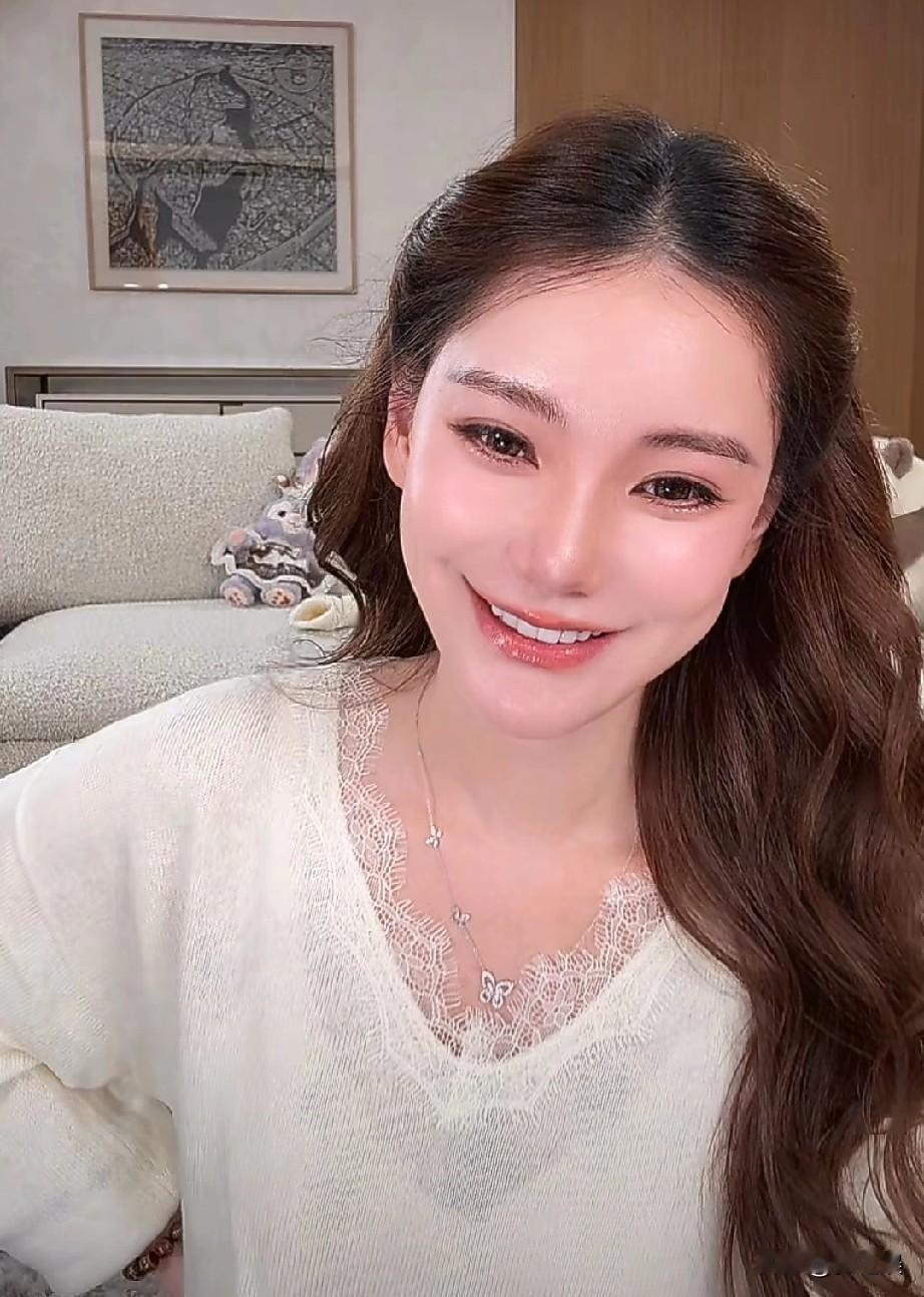 马筱梅身材真是太好了，怀孕了能吃能喝还不到一百斤，这穿上修身裤又显瘦了，根本看不