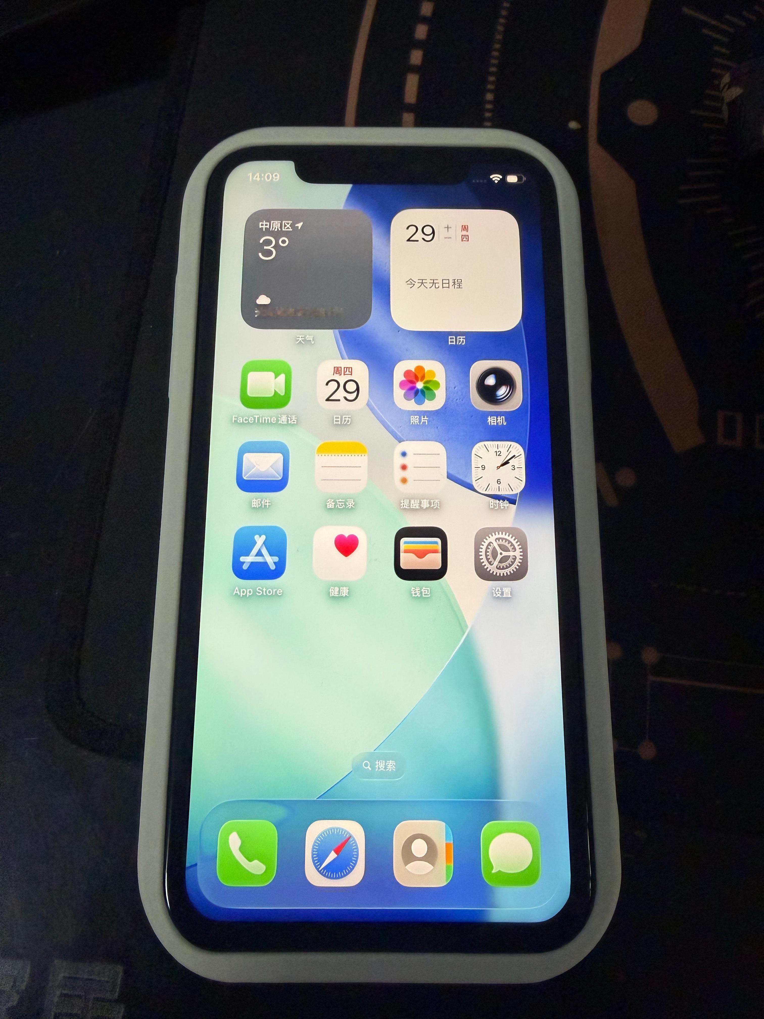 朋友的iPhone11主板坏了，屏幕也有坏点，我就拿过来修了一下，主板+屏幕花了