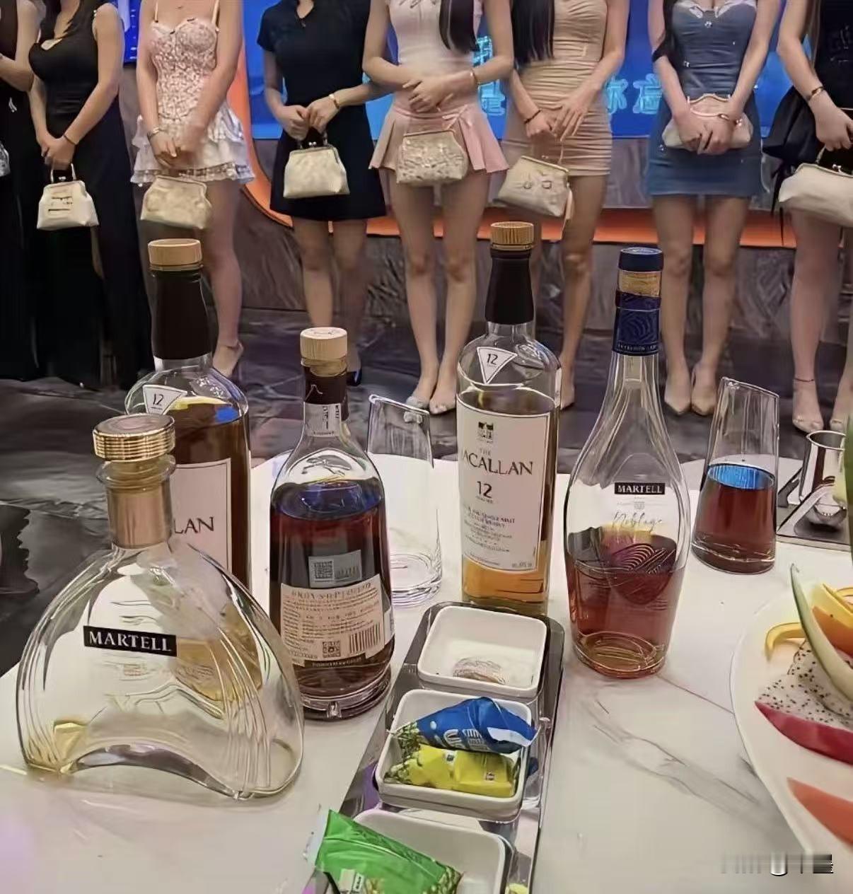 杭州打击商K连锁反应猛烈。二奢回收朋友电话被打爆，香奈儿、爱马仕、卡地亚急出，开口就问“能给多少现款