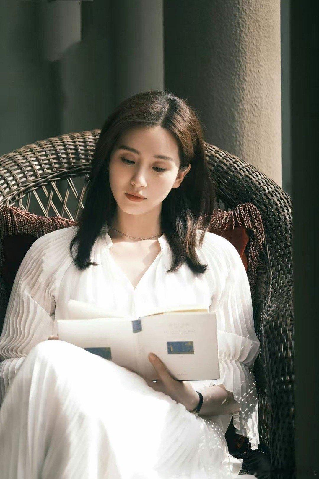 流金岁月导演曾拉黑刘诗诗经纪人这后续也太让人意外了!刘诗诗为角色争取被编剧回怼