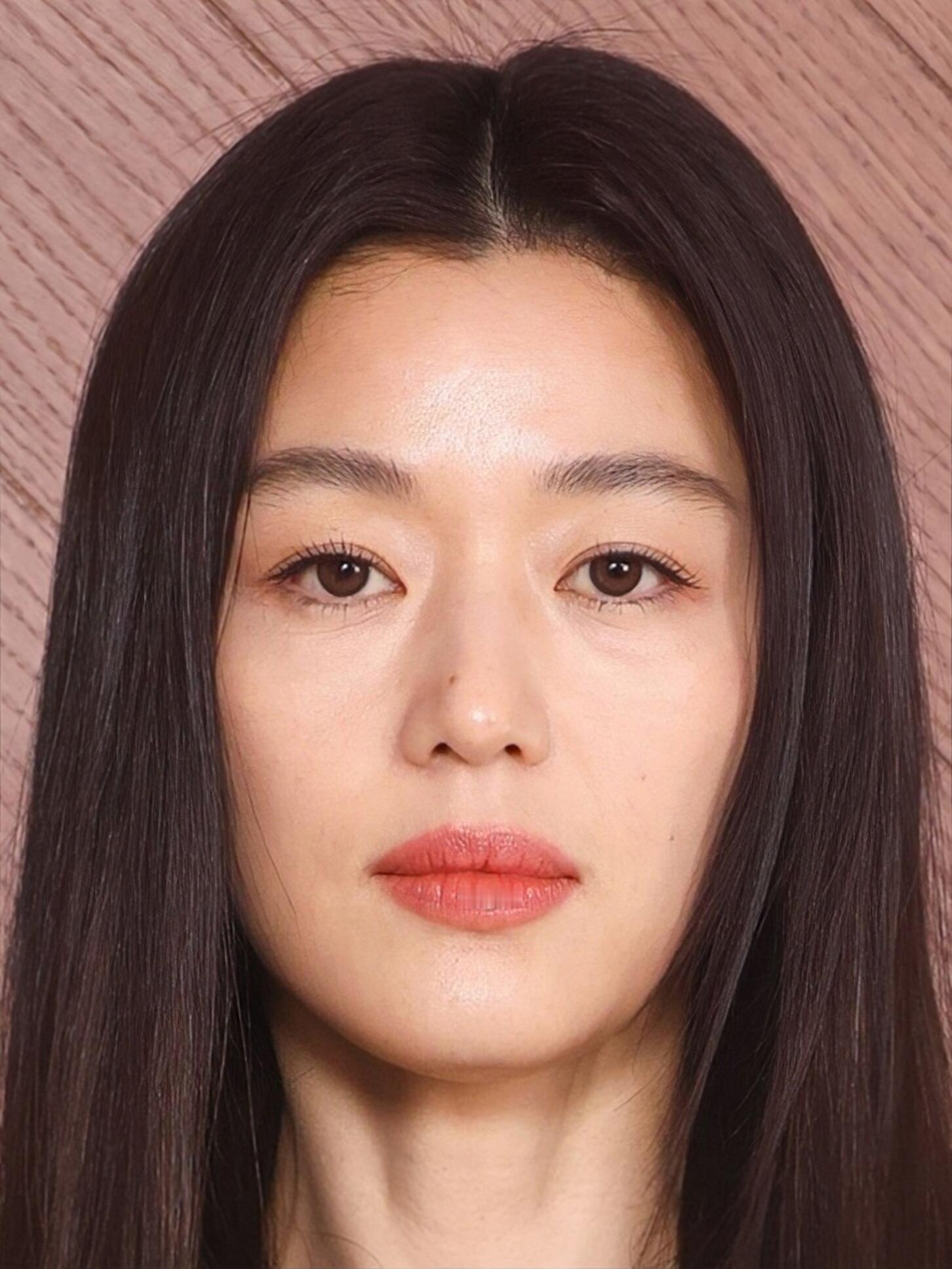 这才是现实里看到的全智贤​​​