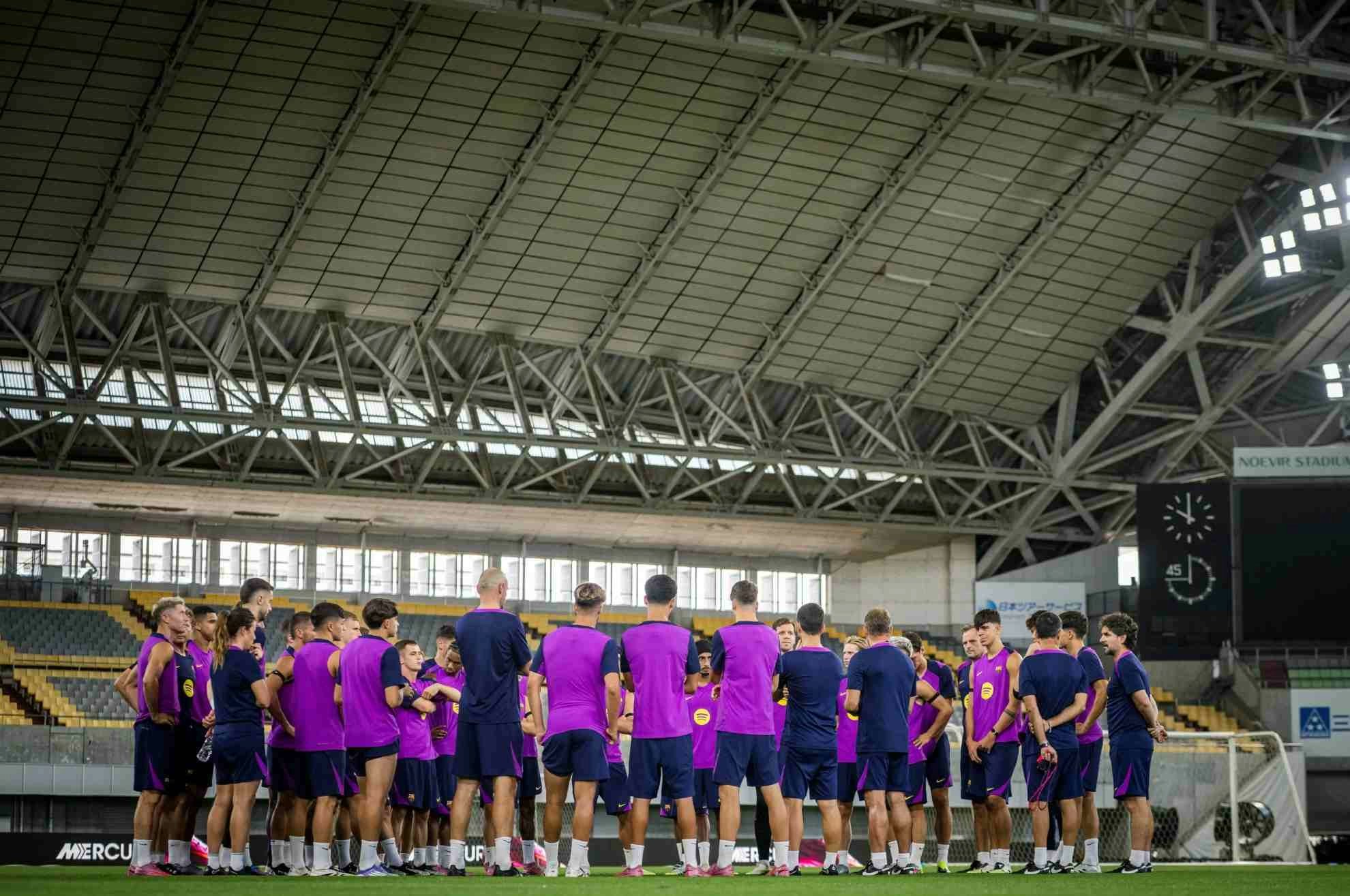 马卡报：巴塞罗那要求球员提高警惕，对缺乏团结引发担忧。以德科和弗里克为首、拉波尔